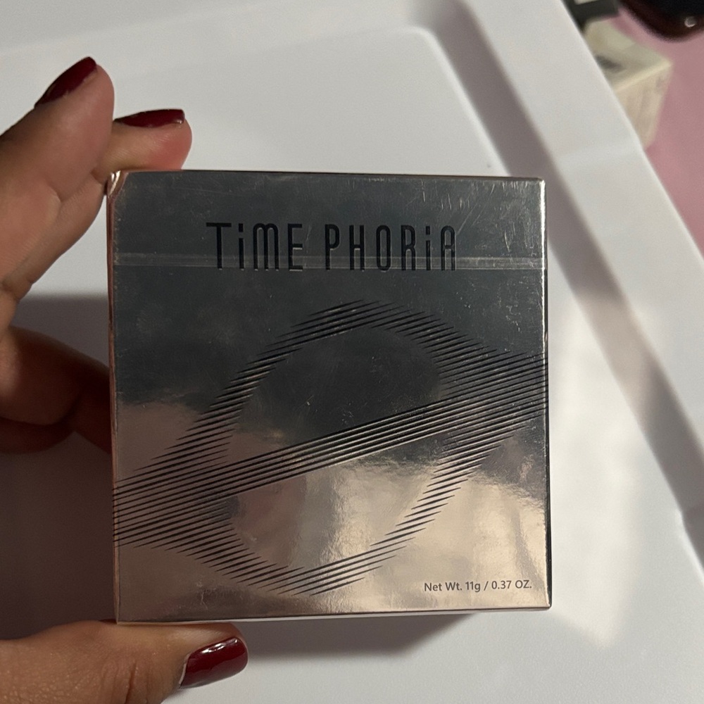 Silver Makeup Foundation - Picture 3 of 4
